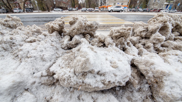 Власти отчитались, что очистили Челябинск от снега и льда. Смотрим, как выглядят дороги и тротуары