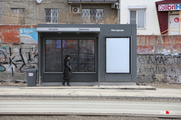 Эта остановка — в сторону проспекта Победы — останется, а на противоположной стороне нет Эта остановка — в сторону проспекта Победы — останется, а на противоположной стороне нет
