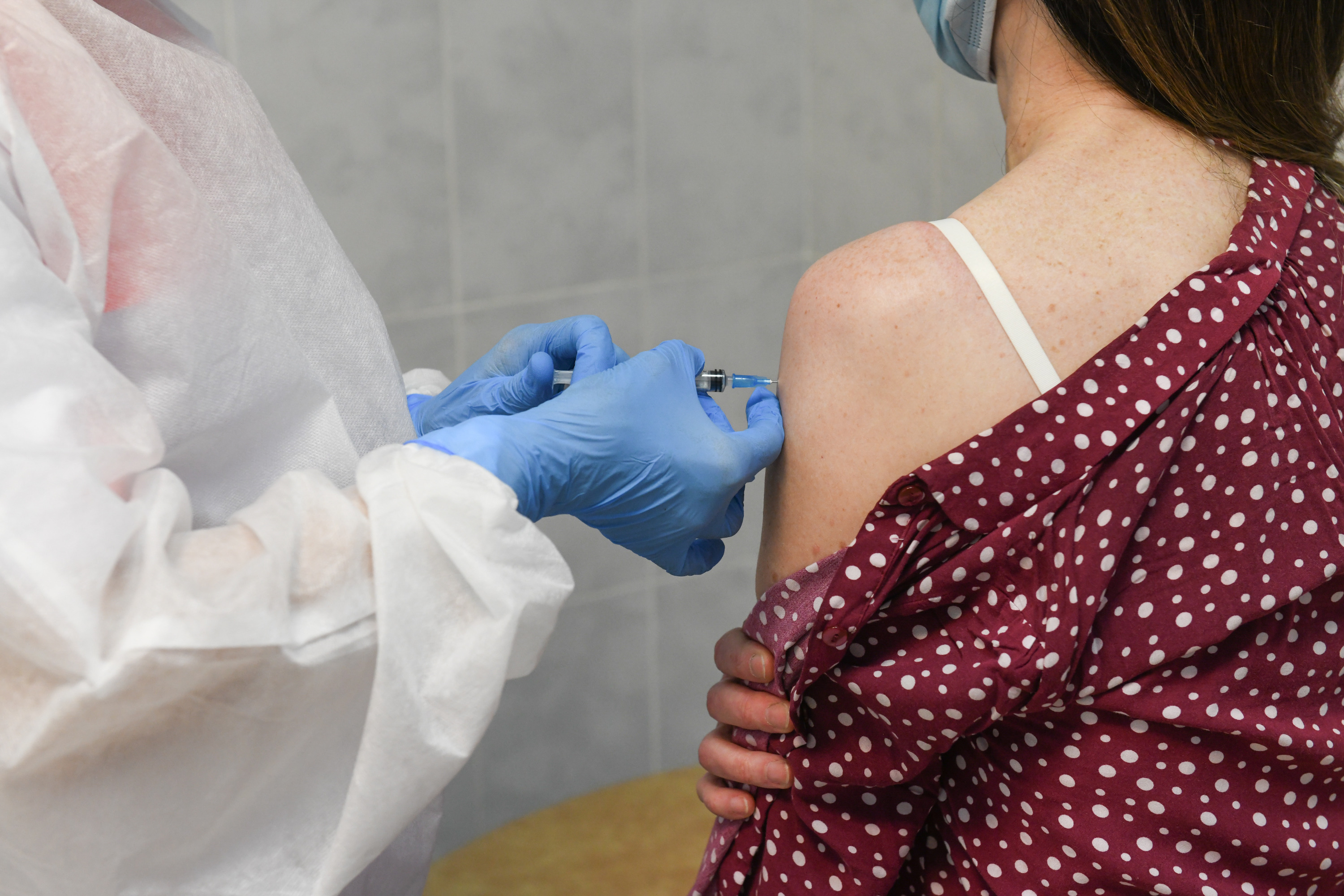 Свердловские власти обещают обязательную вакцинацию. Законно ли это? Объясняют екатеринбургские юристы