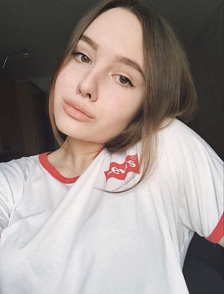 Школа, где учится Аня, хочет провести последний звонок в прямом эфире в инстаграме Школа, где учится Аня, хочет провести последний звонок в прямом эфире в инстаграме