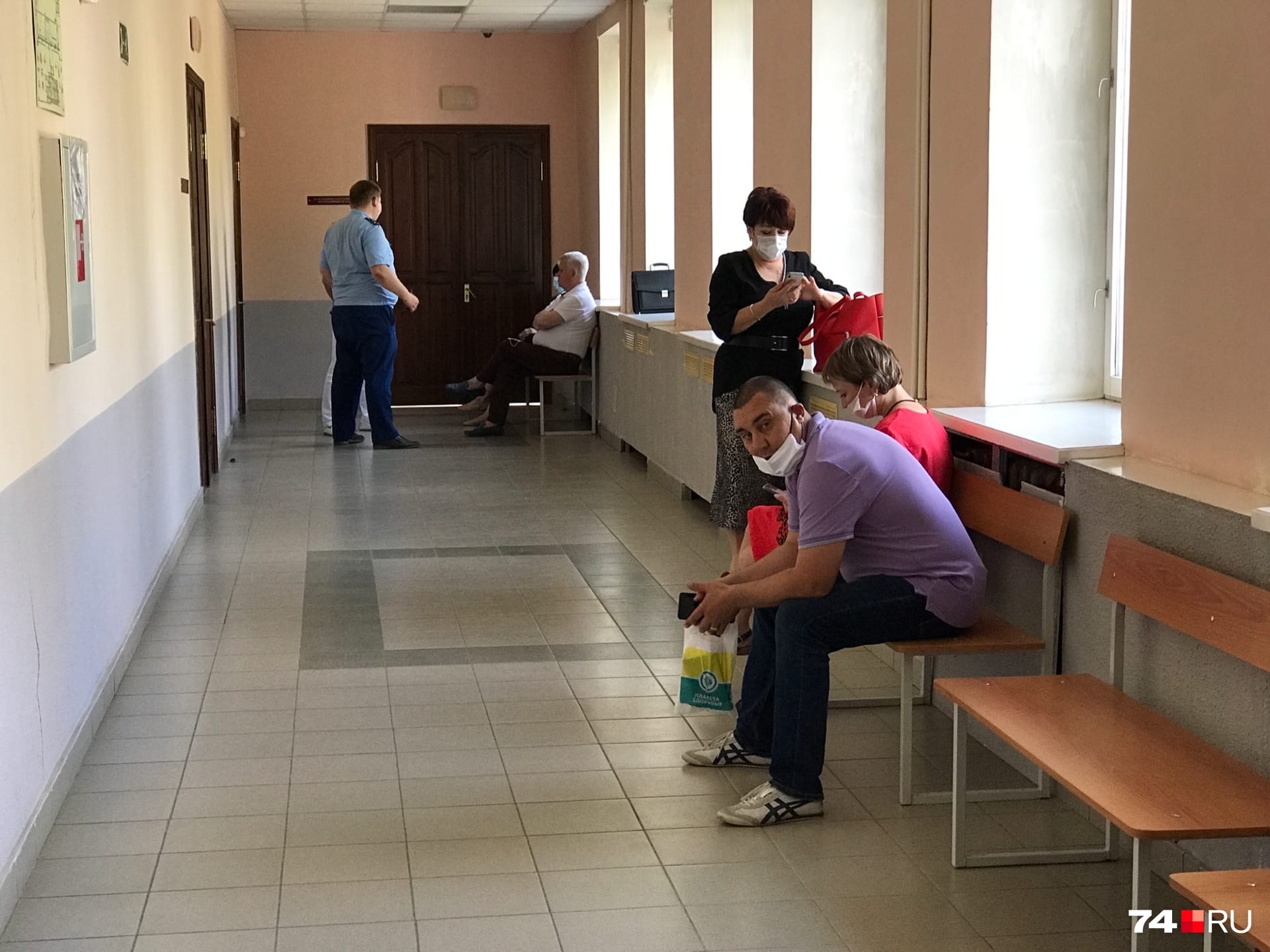 Процесс по этому делу открытый, но из-за пандемии коронавируса журналистов не пускают в зал суда — присутствовать на заседании могут лишь участники процесса Процесс по этому делу открытый, но из-за пандемии коронавируса журналистов не пускают в зал суда — присутствовать на заседании могут лишь участники процесса