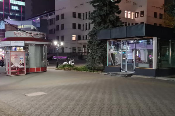 Скандал разразился из-за серого киоска на Кировке Скандал разразился из-за серого киоска на Кировке