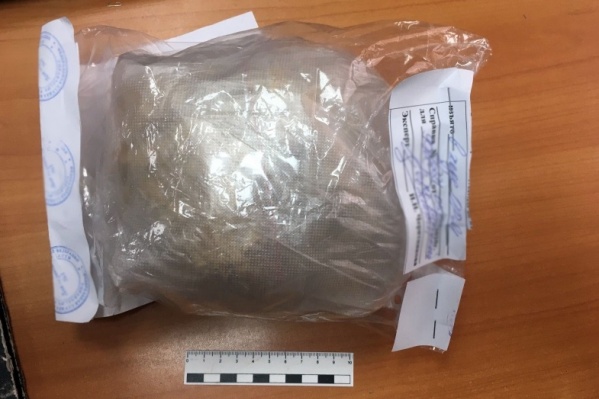 Партию наркотиков курганец должен был расфасовать на удобные для сбыта дозы Партию наркотиков курганец должен был расфасовать на удобные для сбыта дозы