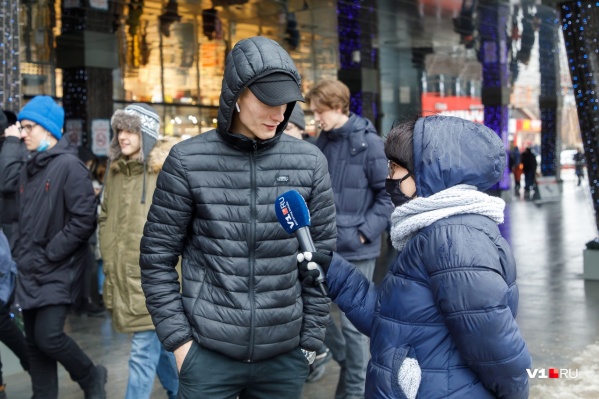 Волгоградцы, опрошенные корреспондентами V1.RU, рассказали, каких усилий им стоило проснуться на час позже обычного Волгоградцы, опрошенные корреспондентами V1.RU, рассказали, каких усилий им стоило проснуться на час позже обычного