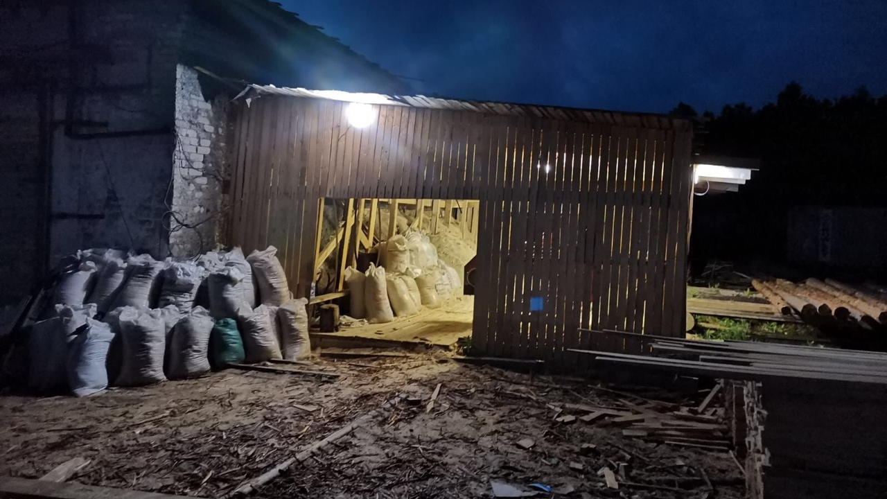 В Няндоме сторож спас пилораму от пожара