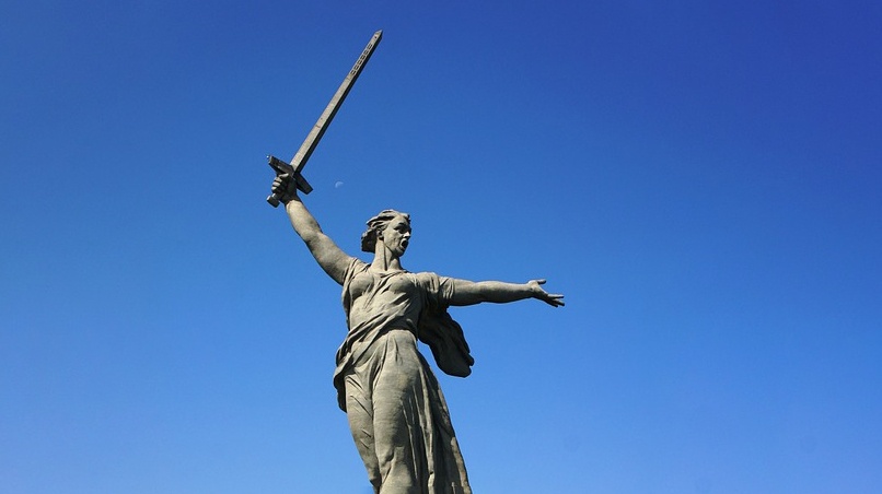 Создатель волгоградской «Родины-матери» Евгений Вучетич учился в Ростове. Эта ростовская достопримечательность — его работа.<br /><br />