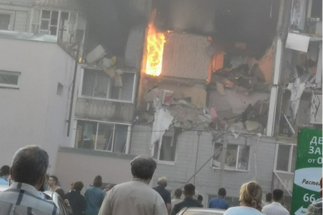 После взрыва  полыхал третий этаж 