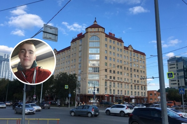 Молодой человек пропал вчера в одиннадцатом часу дня Молодой человек пропал вчера в одиннадцатом часу дня 