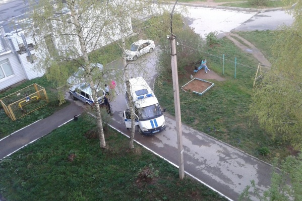 На место выезжали сотрудники полиции На место выезжали сотрудники полиции