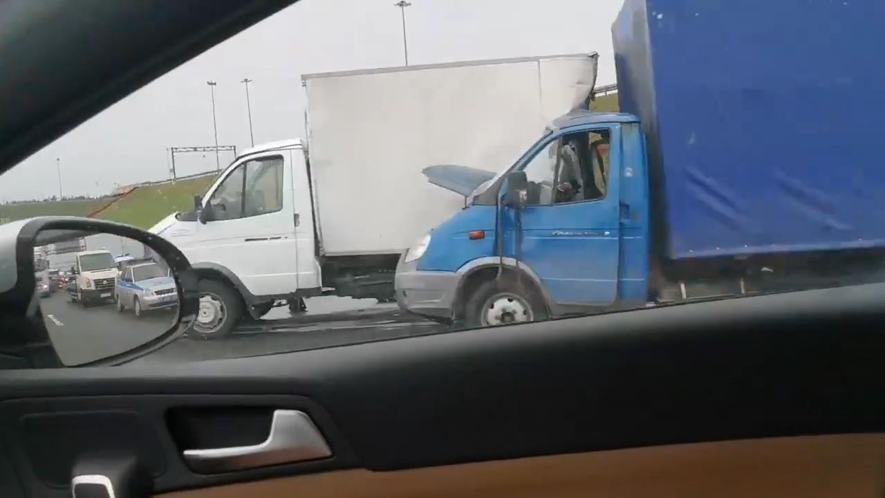 Скриншот видео из группы <a class="author _" href="https://vk.com/spb_todayhttps://vk.com/wall-68471405_13616014" data-from-id="-68471405" data-post-id="-68471405_13616014" data-post-click-type="post_owner_link">«ДТП и ЧП | Санкт-Петербург»</a>
