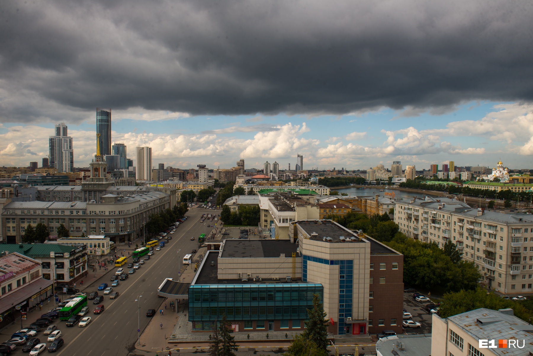 Майские субтропики: в выходные в Екатеринбурге будет тепло и сыро