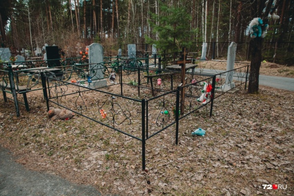 По официальным данным, от COVID-19 в нашем регионе скончались 26 человек (у каждого из них были сопутствующие хронические заболевания). При этом общее число умерших в самой Тюмени превысило 4400 человек По официальным данным, от COVID-19 в нашем регионе скончались 26 человек (у каждого из них были сопутствующие хронические заболевания). При этом общее число умерших в самой Тюмени превысило 4400 человек