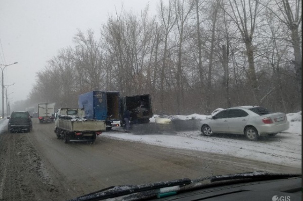 Вечером в Новосибирске автомобилисты вынуждены стоять в пробках Вечером в Новосибирске автомобилисты вынуждены стоять в пробках
