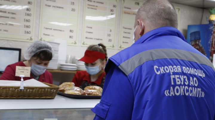 «Не пиар, а гражданская позиция»: кто и почему бесплатно кормит врачей скорой помощи в Архангельске