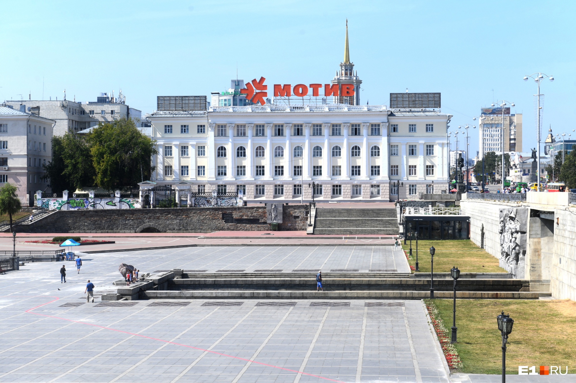 Сотрудники ФСБ обыскали головной офис «Мотива» в Екатеринбурге