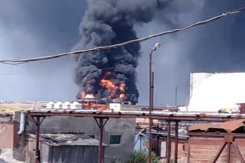 В Соликамске на территории рудника произошел пожар — сгорело здание градирни