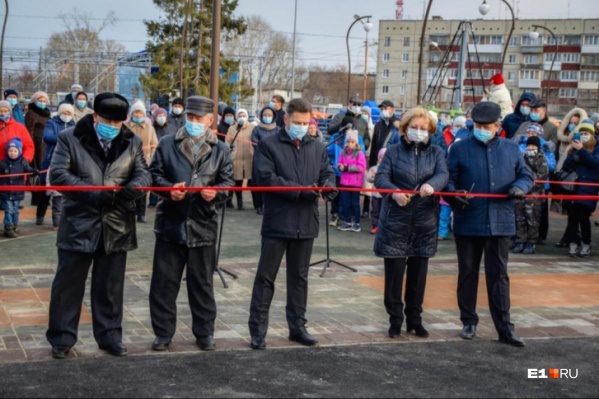 В Богдановиче к празднику приурочили открытие детской площадки В Богдановиче к празднику приурочили открытие детской площадки 