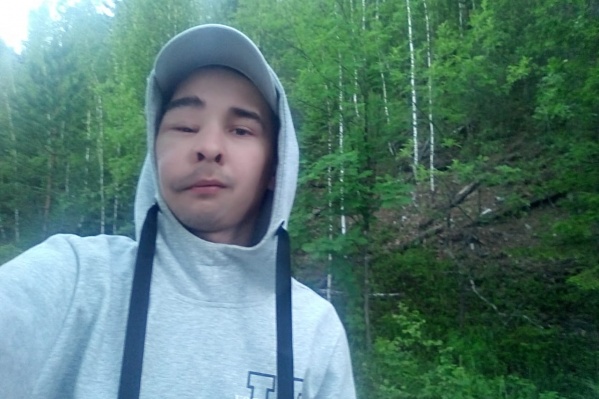 Кириллу 17 лет, в этом году он заканчивает школу Кириллу 17 лет, в этом году он заканчивает школу