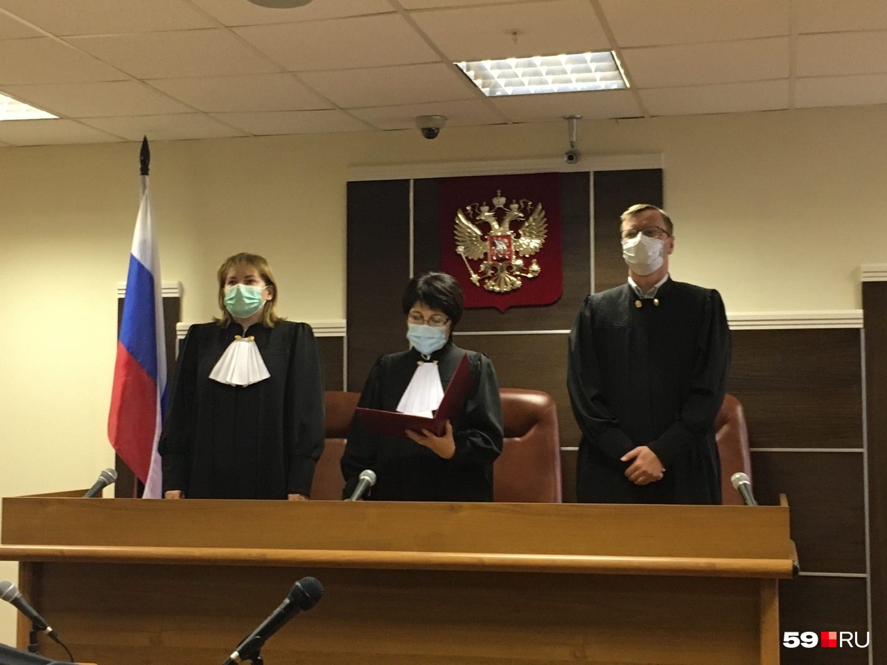 Судья зачитывает приговор Судья зачитывает приговор