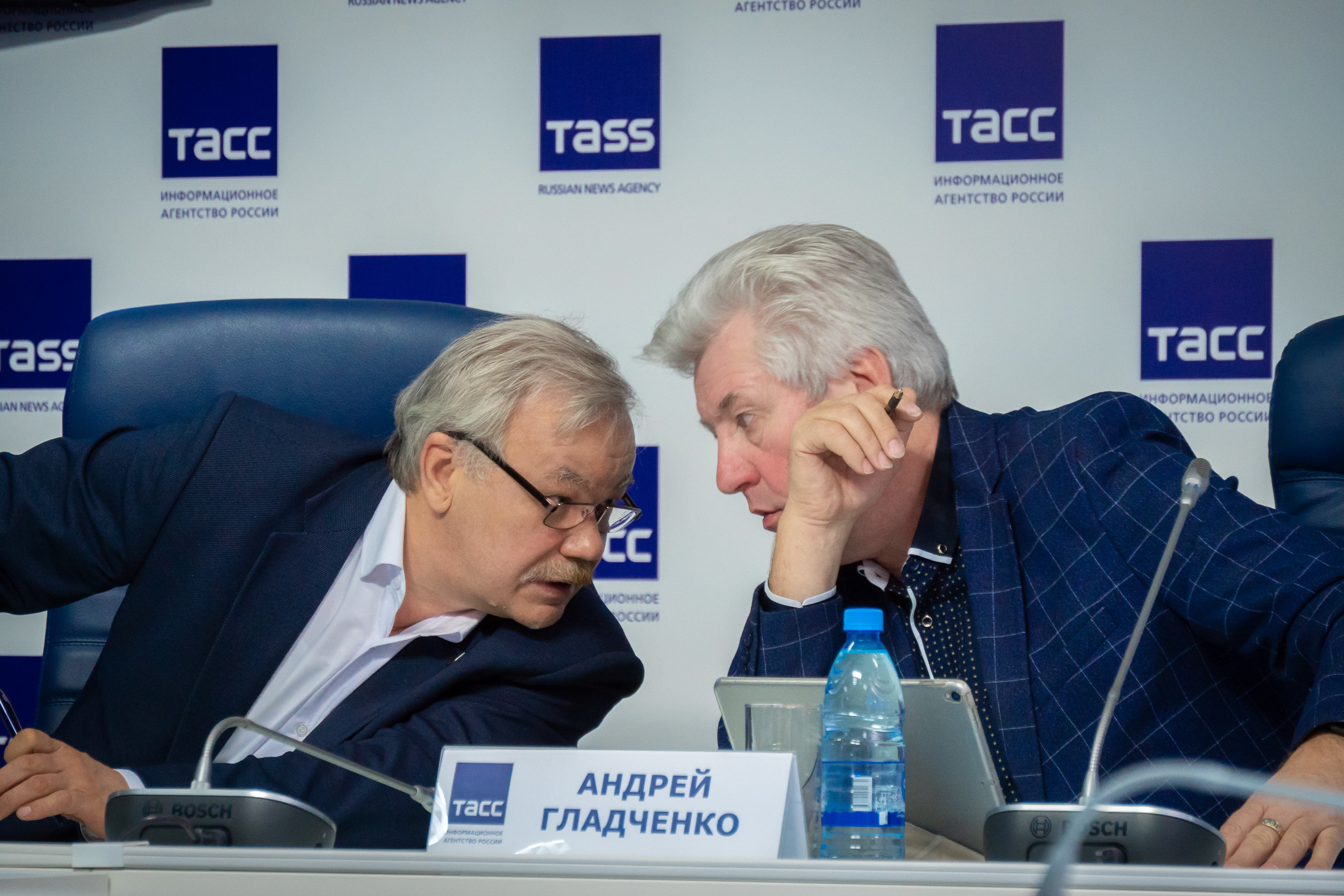 Сергей Бухаров и Андрей Гладченко, представитель общественности Сергей Бухаров и Андрей Гладченко, представитель общественности