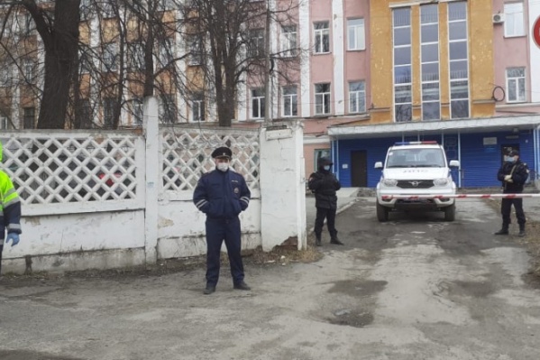 На проблемы с ковидными доплатами пожаловались сотрудники горбольницы в Златоусте На проблемы с ковидными доплатами пожаловались сотрудники горбольницы в Златоусте