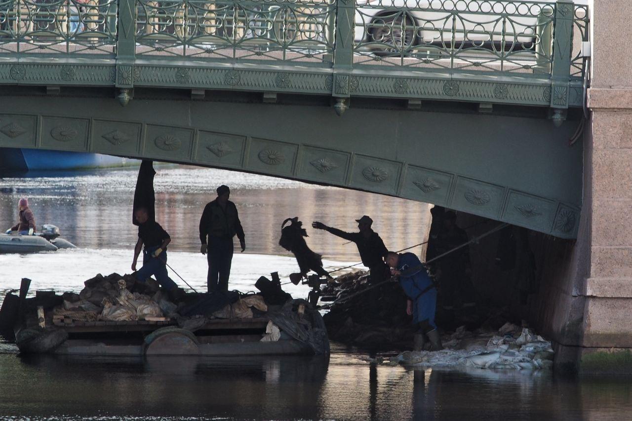 Мосты новости последние. Зеленый мост на Фонтанке. Из под моста. Зеленый мост Калининград. Зеленый мост СПБ под мостом.