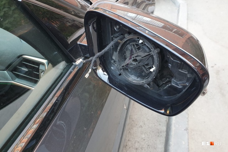 Пропажу автовладельцы обнаружили сегодня утром Пропажу автовладельцы обнаружили сегодня утром