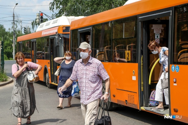 В такую жару находится в маске на улице довольно не комфортно В такую жару находится в маске на улице довольно не комфортно 