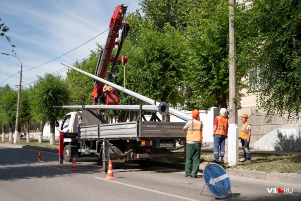 За восемь часов рабочие планируют управиться с ремонтом оборудования За восемь часов рабочие планируют управиться с ремонтом оборудования 