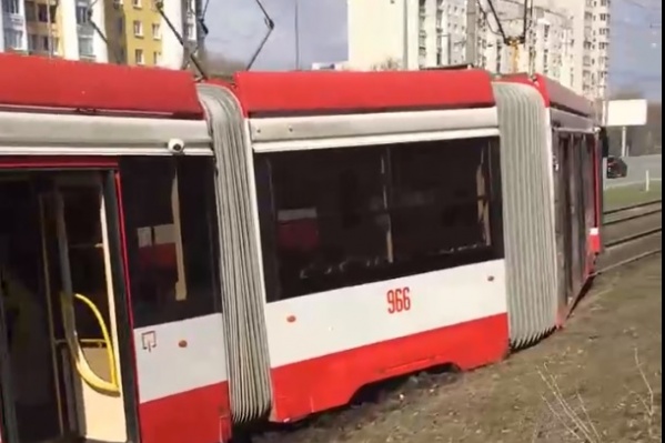 Переднюю часть состава повело Переднюю часть состава повело
