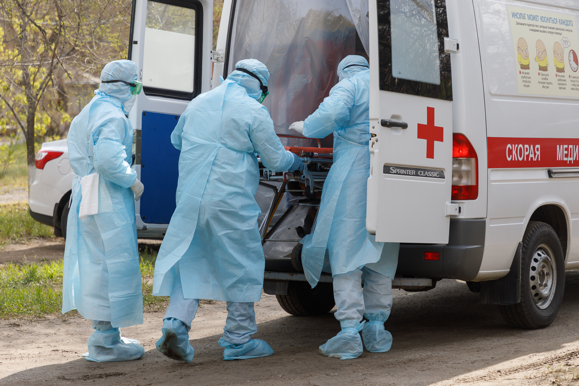 «Сказали, что мест нет»: челябинца с коронавирусом отвезли лечиться в Копейск