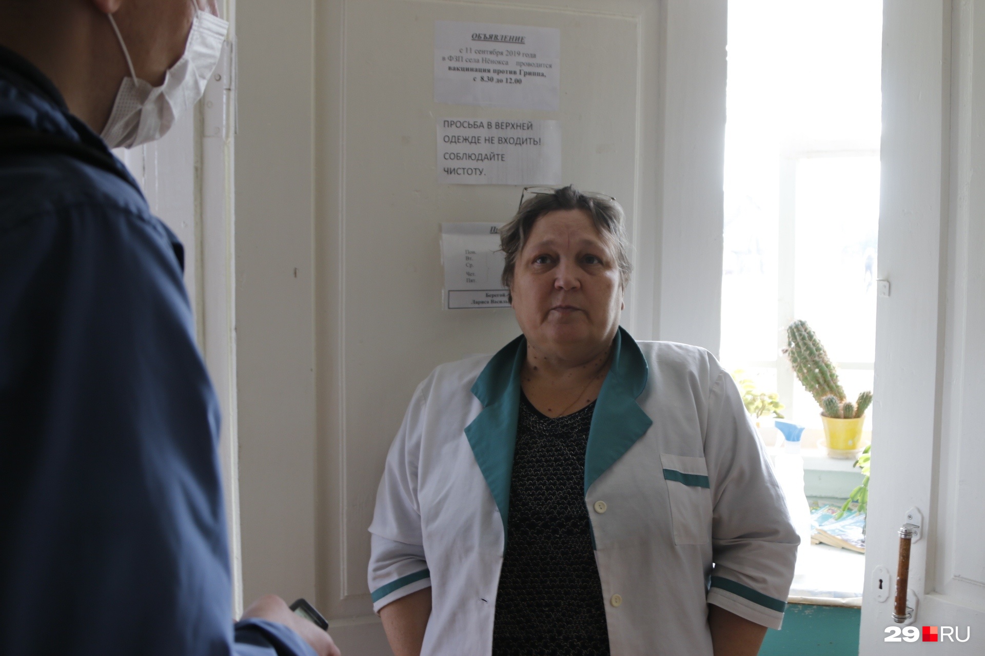 Медсестра Лариса Берегой говорит, что онкологией жители села болеют не часто