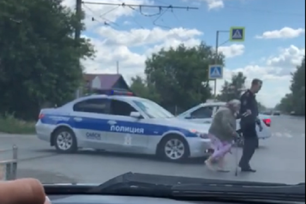 Человек в форме сделал доброе дело — но у подписчиков соцсетей уже возникли вопросы Человек в форме сделал доброе дело — но у подписчиков соцсетей уже возникли вопросы