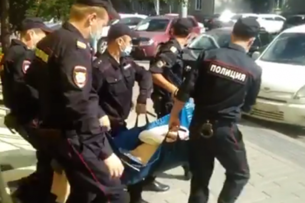 Мужчине стало плохо в зале суда Мужчине стало плохо в зале суда