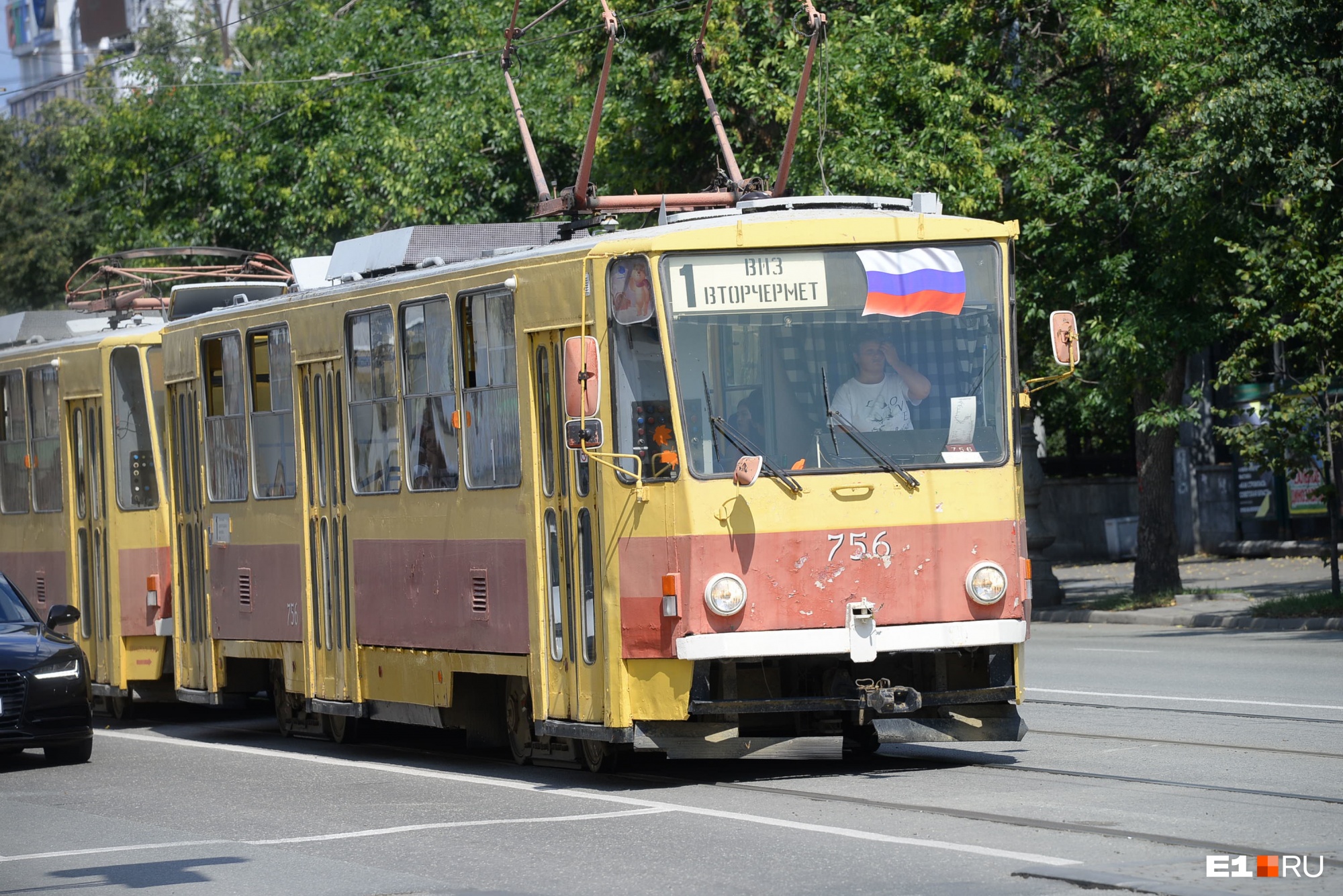 В Екатеринбурге несколько трамваев изменят маршруты из-за раскопок на улицах