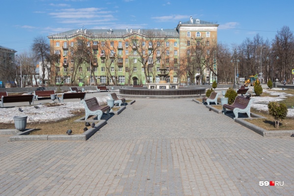 В Перми все чаще теплые дни, но улицы пустые. До конца апреля введен режим изоляции В Перми все чаще теплые дни, но улицы пустые. До конца апреля введен режим изоляции