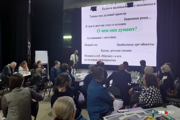 Главный художник города <a href="https://29.ru/text/gorod/66393118/" target="_blank" class="_">Михаил Трещев</a> представил участникам семинара ассоциации горожан со сквером в Соломбале из онлайн-опроса, в котором участвовали более 170 человек Главный художник города <a href="https://29.ru/text/gorod/66393118/" target="_blank" class="_">Михаил Трещев</a> представил участникам семинара ассоциации горожан со сквером в Соломбале из онлайн-опроса, в котором участвовали более 170 человек