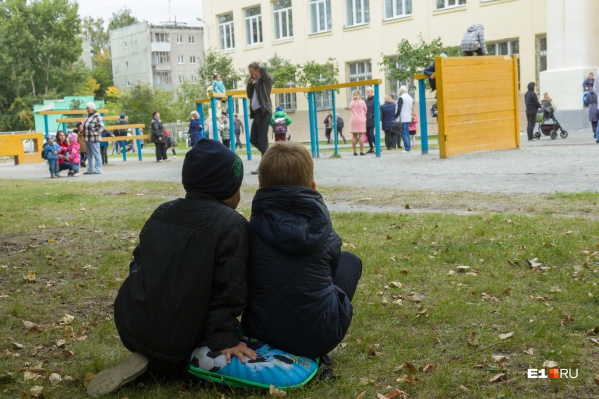 В августе родителям придется самостоятельно занимать детей В августе родителям придется самостоятельно занимать детей