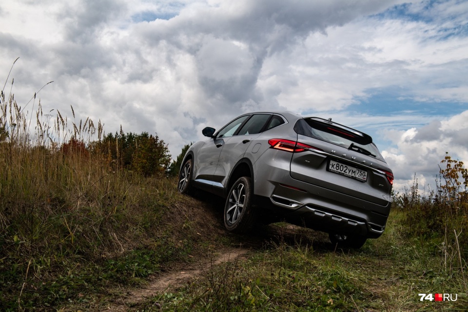 Китайский Haval F7 как истинный азиат имеет левый лючок Китайский Haval F7 как истинный азиат имеет левый лючок