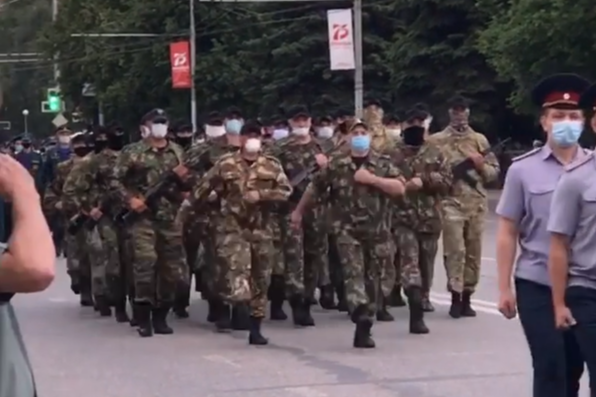 В Новокузнецке прошла первая репетиция торжественного шествия В Новокузнецке прошла первая репетиция торжественного шествия