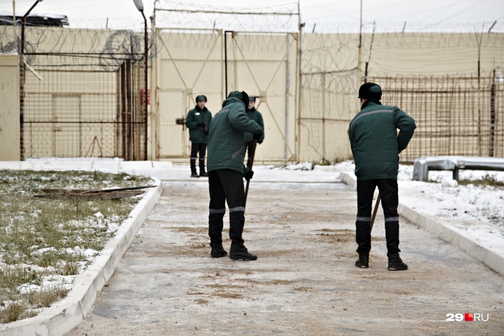 За побои, которые осужденные нанесли охраннику, им добавили по два года срока За побои, которые осужденные нанесли охраннику, им добавили по два года срока