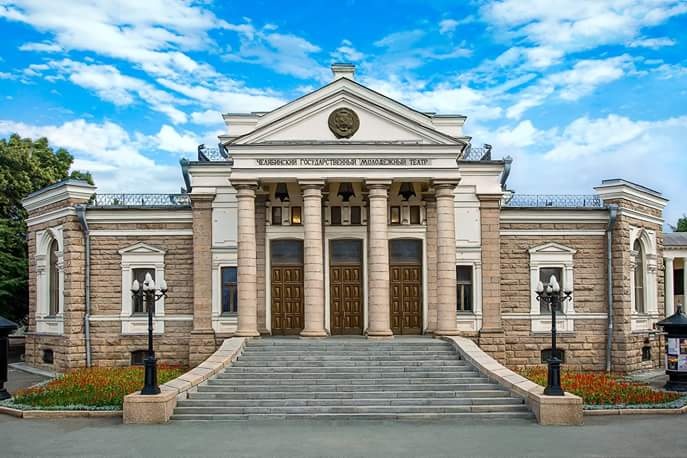 По версии следствия, сотрудник молодёжного театра получил 50 тысяч рублей за оплату контракта по ремонту здания