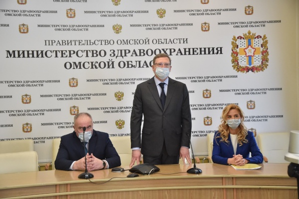 Губернатор представляет нового министра здравоохранения (Ирина Солдатова, как нетрудно догадаться, справа) Губернатор представляет нового министра здравоохранения (Ирина Солдатова, как нетрудно догадаться, справа)