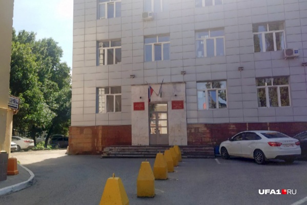 Кировский райсуд тоже оказался эвакуирован Кировский райсуд тоже оказался эвакуирован