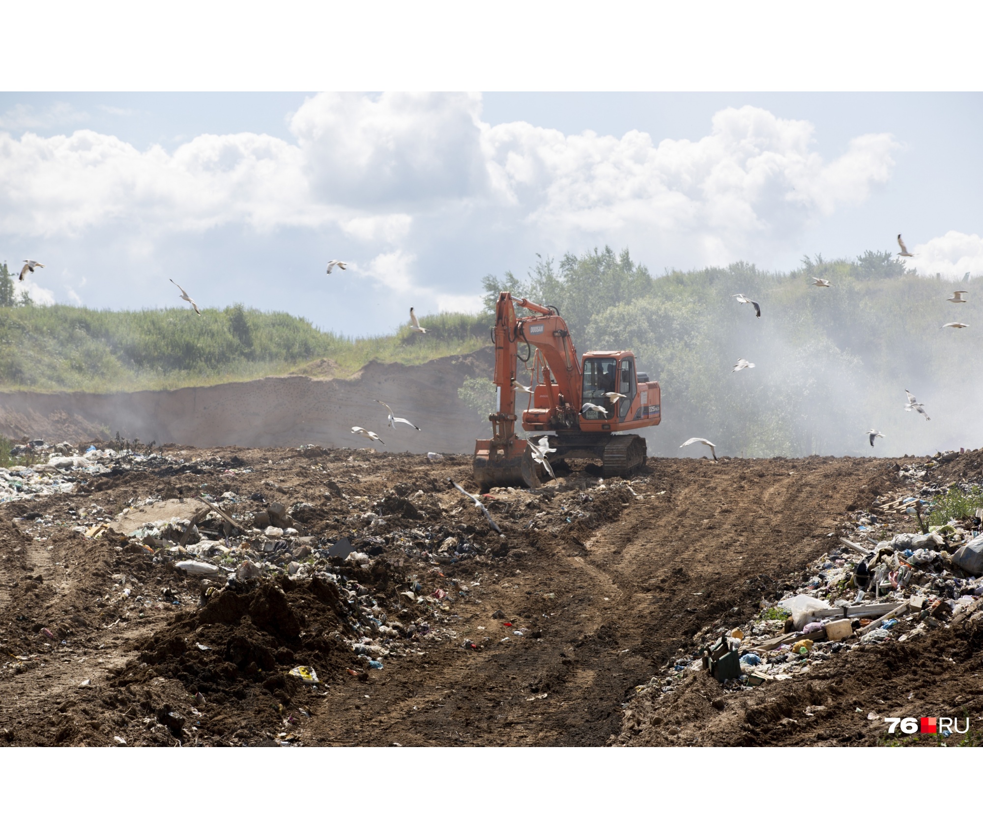 Мы этим дышим: что происходит на горящей мусорной свалке в Ярославской области
