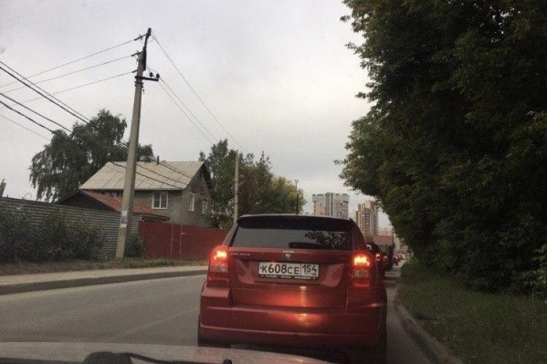 Сегодня утром там тоже собралась пробка Сегодня утром там тоже собралась пробка