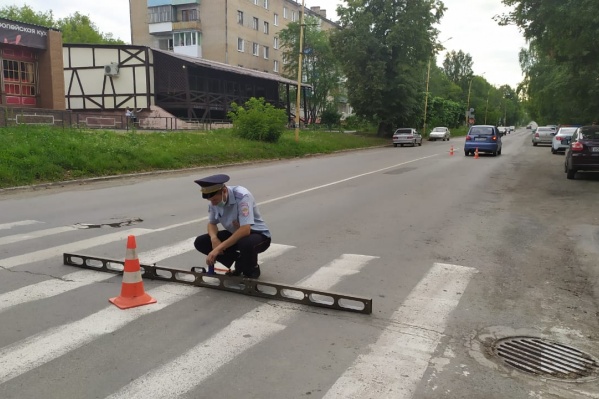 В Алапаевске женщина сбила ребенка на пешеходном переходе В Алапаевске женщина сбила ребенка на пешеходном переходе