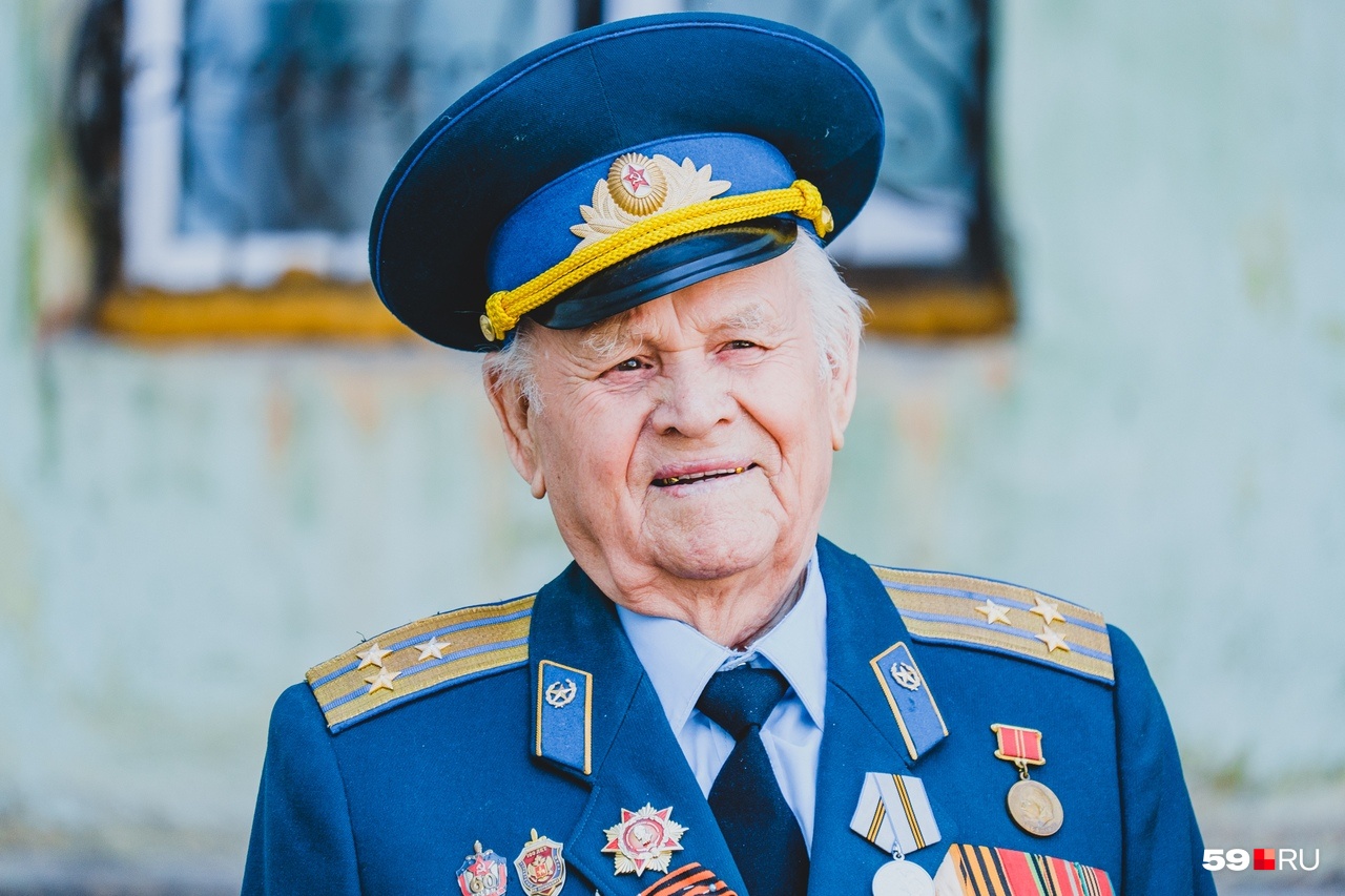 Макар Максимович доволен подарком Макар Максимович доволен подарком