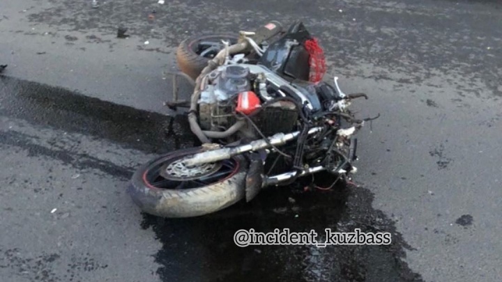 В центре Кемерово иномарка насмерть сбила мотоциклиста