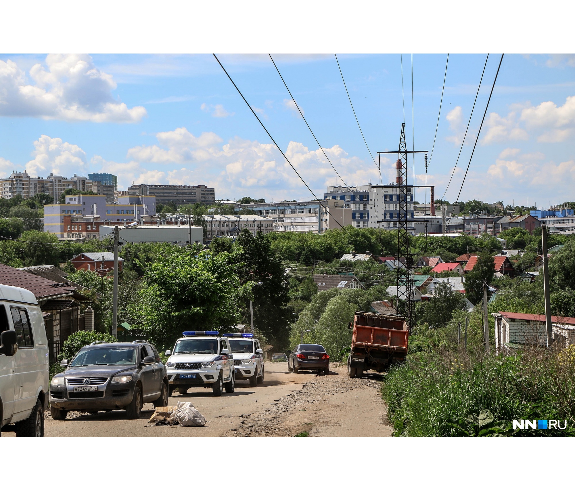 Шум и пыль с дороги отрезвляют — сразу вспоминаешь, что ты в городе Шум и пыль с дороги отрезвляют — сразу вспоминаешь, что ты в городе